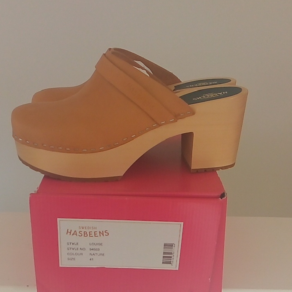 Swedish Hasbeens Tan Leather Clogs